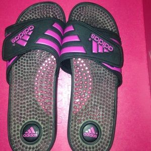 Pink adidas sliders 🌷