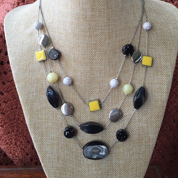 Beautiful black silver and yellow NY tri necklace