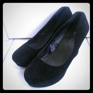 Black Poppy Velvet Wedges