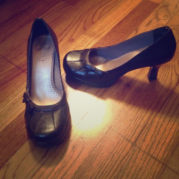 Mudd brown dress heels.