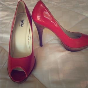 Mossimo red pumps