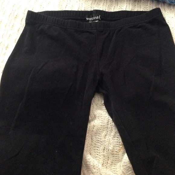 Basic black leggings