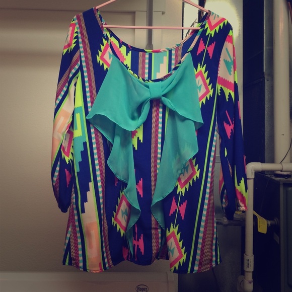 A MoaMoa bow-back blouse, tribal patterned - Picture 1 of 3