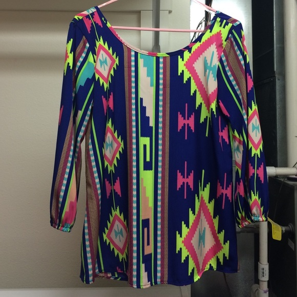 A MoaMoa bow-back blouse, tribal patterned - Picture 2 of 3