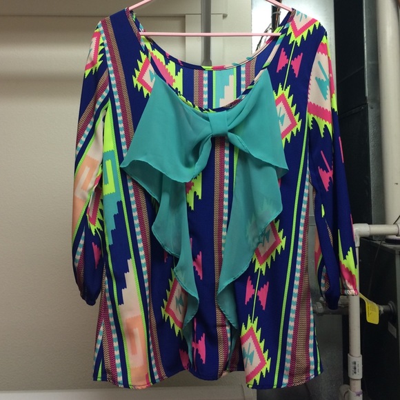 A MoaMoa bow-back blouse, tribal patterned - Picture 3 of 3