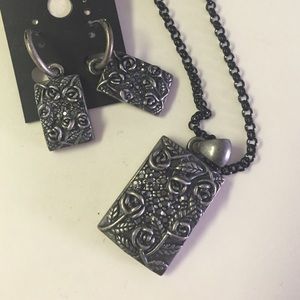 Necklace and earring set black metal rose diamond