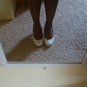 All white 3" roundtoe Comfort Plus pumps