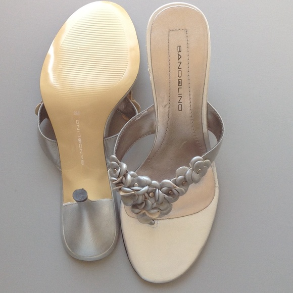 SALE Bandolino silver floral sandal 8 heel NWOT - Picture 2 of 4