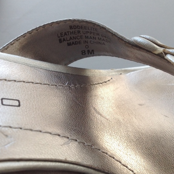 SALE Bandolino silver floral sandal 8 heel NWOT - Picture 4 of 4