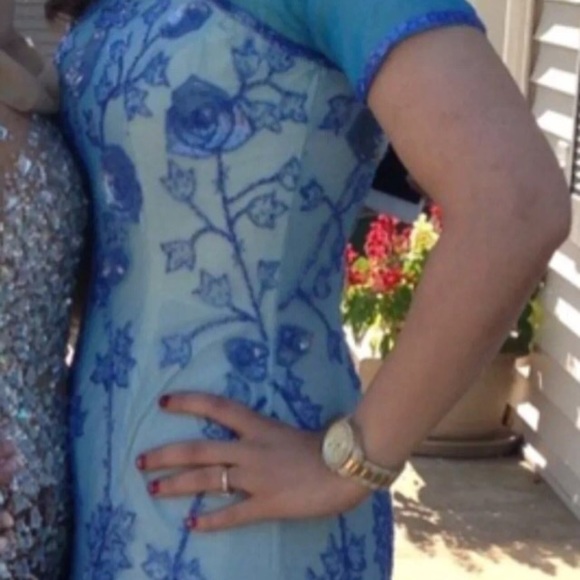 Beautiful dress - Picture 4 of 4