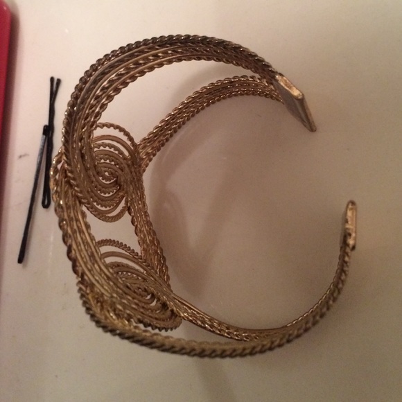 Gold Bracelet - Picture 2 of 3