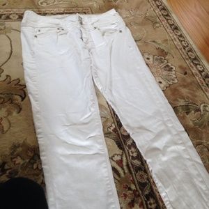 White Capri jeans