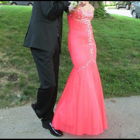 Prom dress - Picture 1 of 3