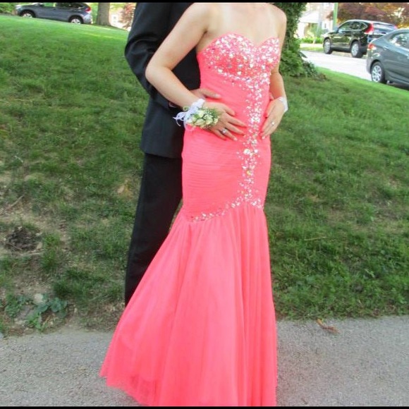 Prom dress - Picture 2 of 3