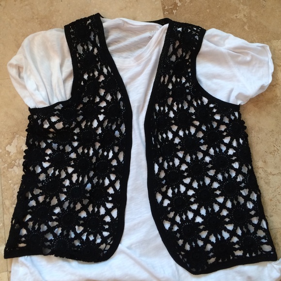 💓BEAUTIFUL💓 black crochet vest