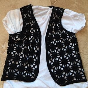 💓BEAUTIFUL💓 black crochet vest