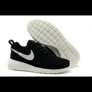 Brand new nike sneakers