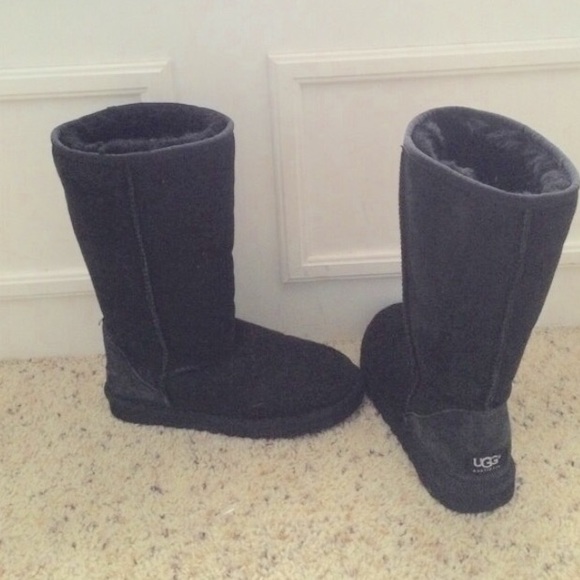 UGG AUSTRALIA Original Black Boots