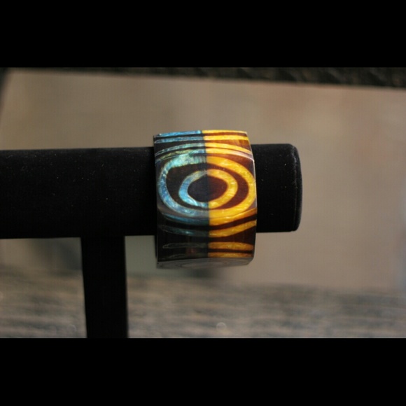 Patterned bangle