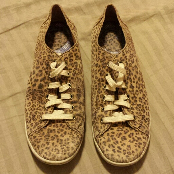 Leopard print "BORN SPORT" ??