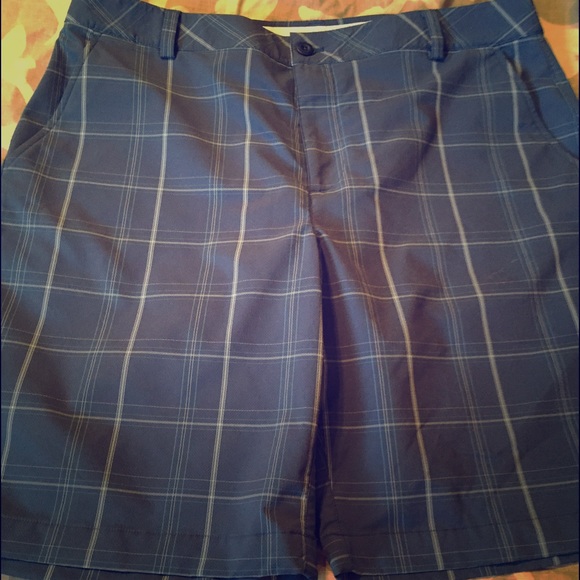 Under Armour MENS golf shorts. Size 36 like new