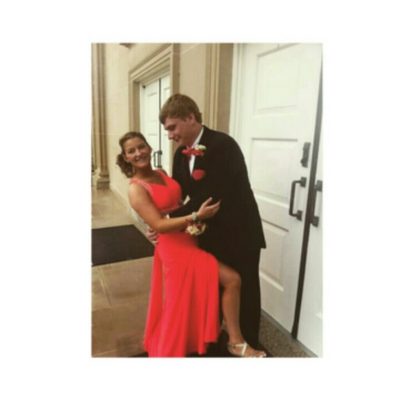 Gorgeous prom dress! - Picture 1 of 3