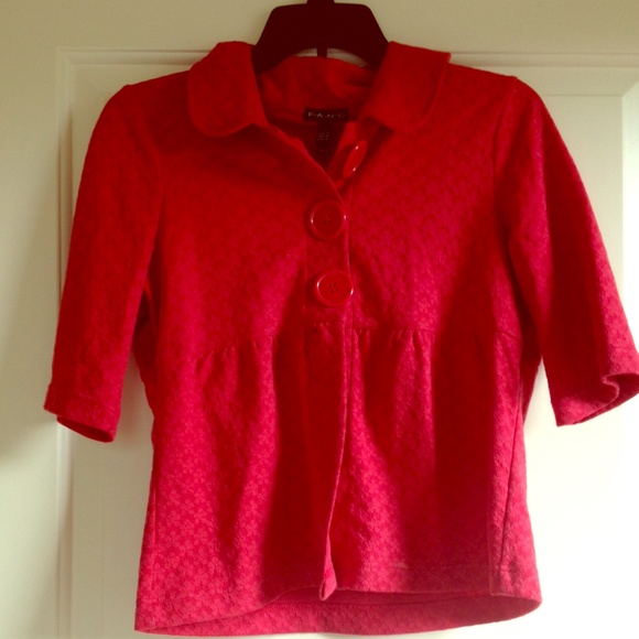 Red quarter-sleeve blazer