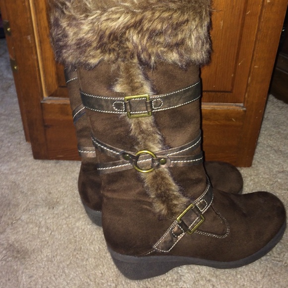 Furry boots - Picture 1 of 3