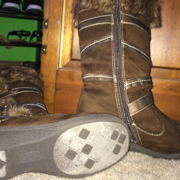 Furry boots - Picture 2 of 3