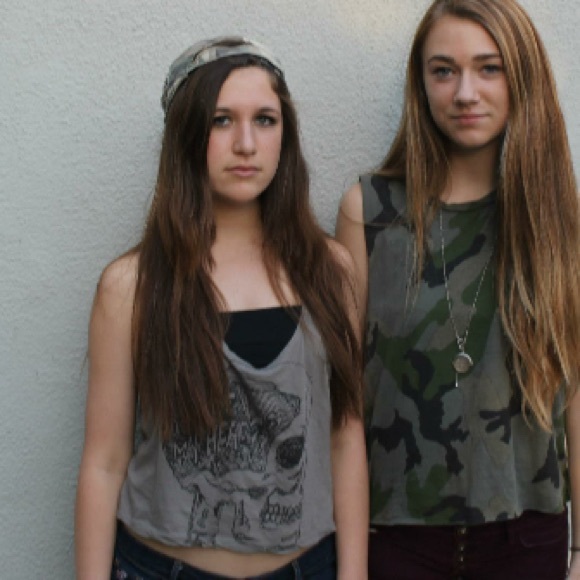 Brandy Melville graphic crop tank