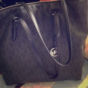 Beautiful black Michaels Kors tote