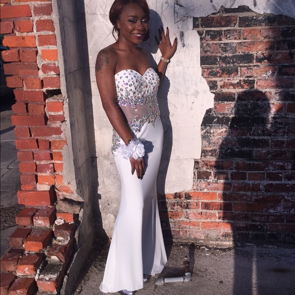 Prom dress - Picture 2 of 4