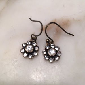 Dainty crystal flower shaped earrings