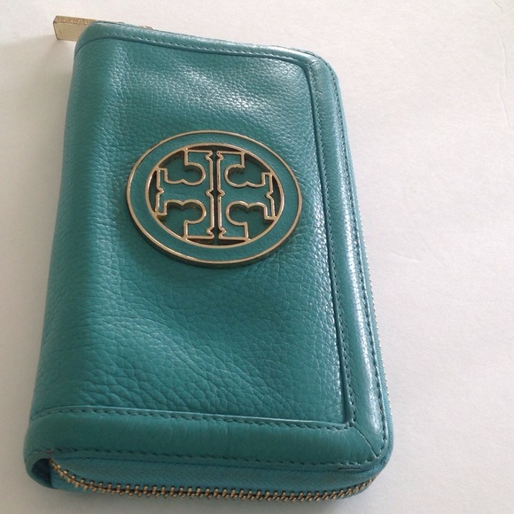 Tory Burch ziptop wallet. Preowned great condition