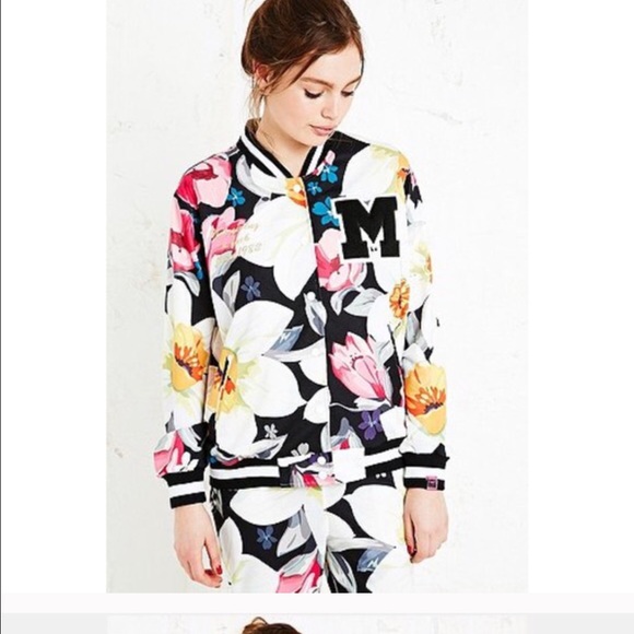 ISO-- This Outfit, Or At Least The Jacket!!