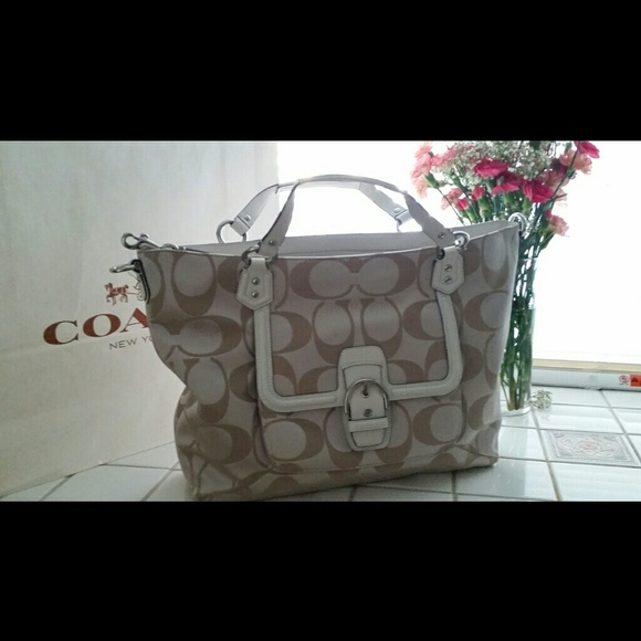 Coach signature Izzy