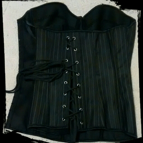 SOLD. NWOT . Corset and matching thong. - Picture 4 of 4