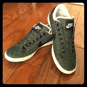 7.5 Nike gray tweed sneakers