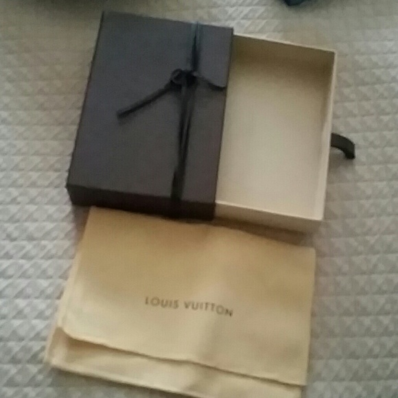 Sold....Louis Vuitton box (for cles keychain) - Picture 1 of 2