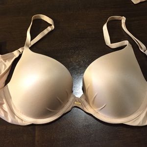 Victoria's Secret Fabulous Plunge Bra