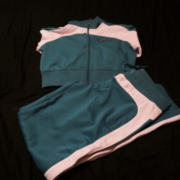 Two piece sets - Picture 2 of 3