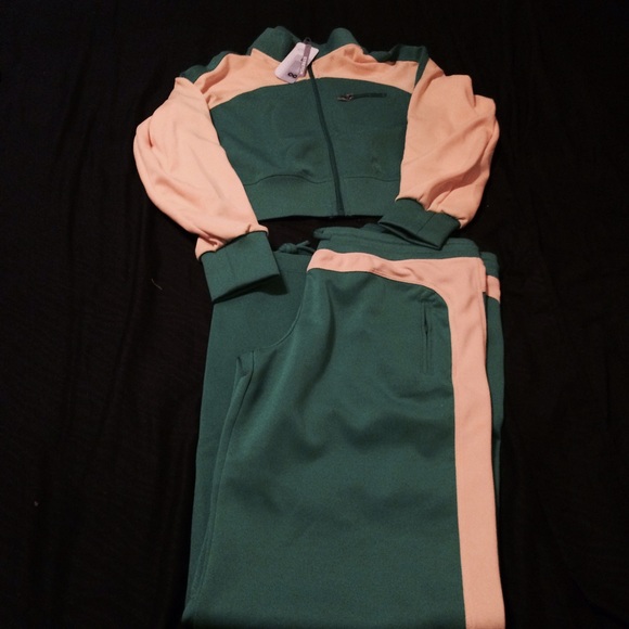 Two piece sets - Picture 3 of 3