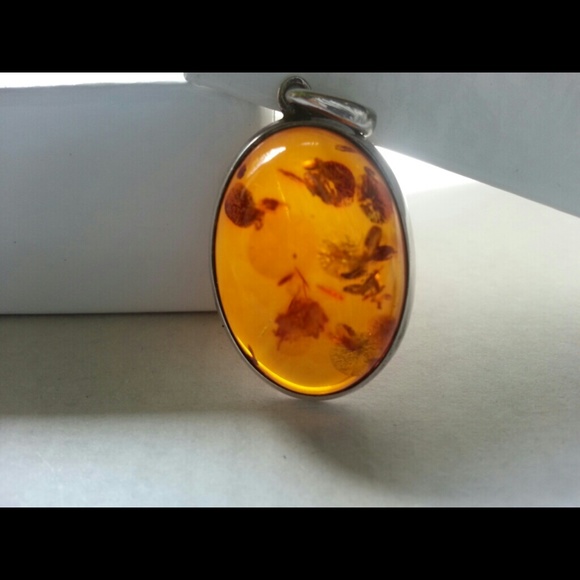 Baltic Amber Sterling Silver pendant and earrings. - Picture 3 of 4