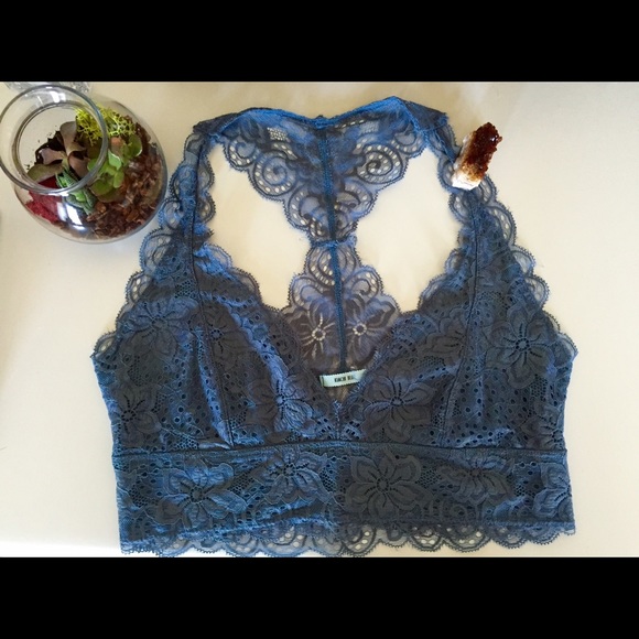 Urban Outfitters Other - Kimchi Blue Allover Scalloped Lace Bralette