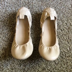Nude flats