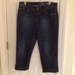 Tommy Hilfiger sz 10 dark rinse denim capris.