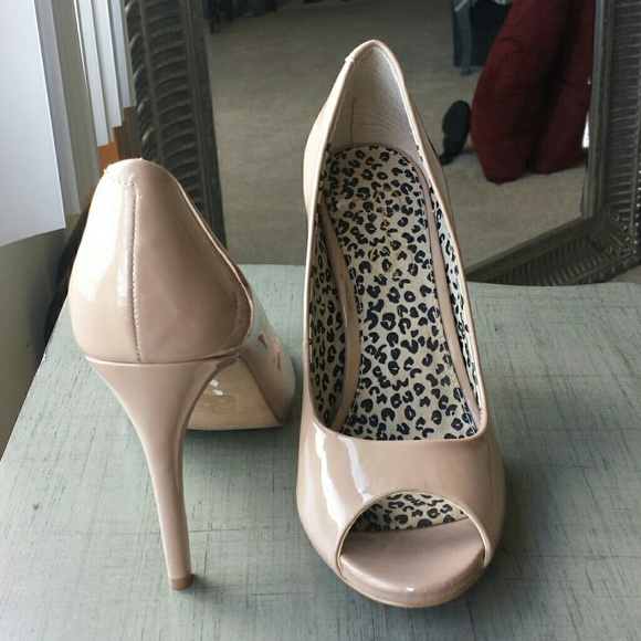 Chic Tan Heels - Picture 2 of 4