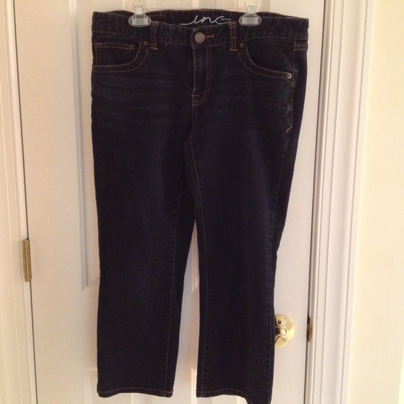 INC sz 10 dark rinse denim capris.