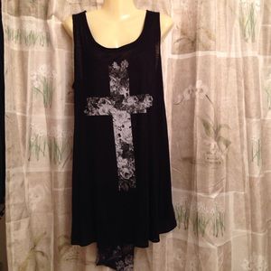 Stunning Torrid Rose Cross tank