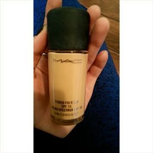 Authentic Mac Studio Fix Fluid Foundation in NC25.
